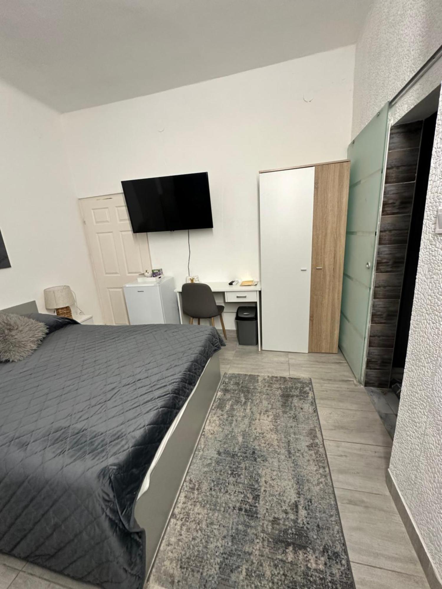 Airport17 B&B Вечеш Экстерьер фото