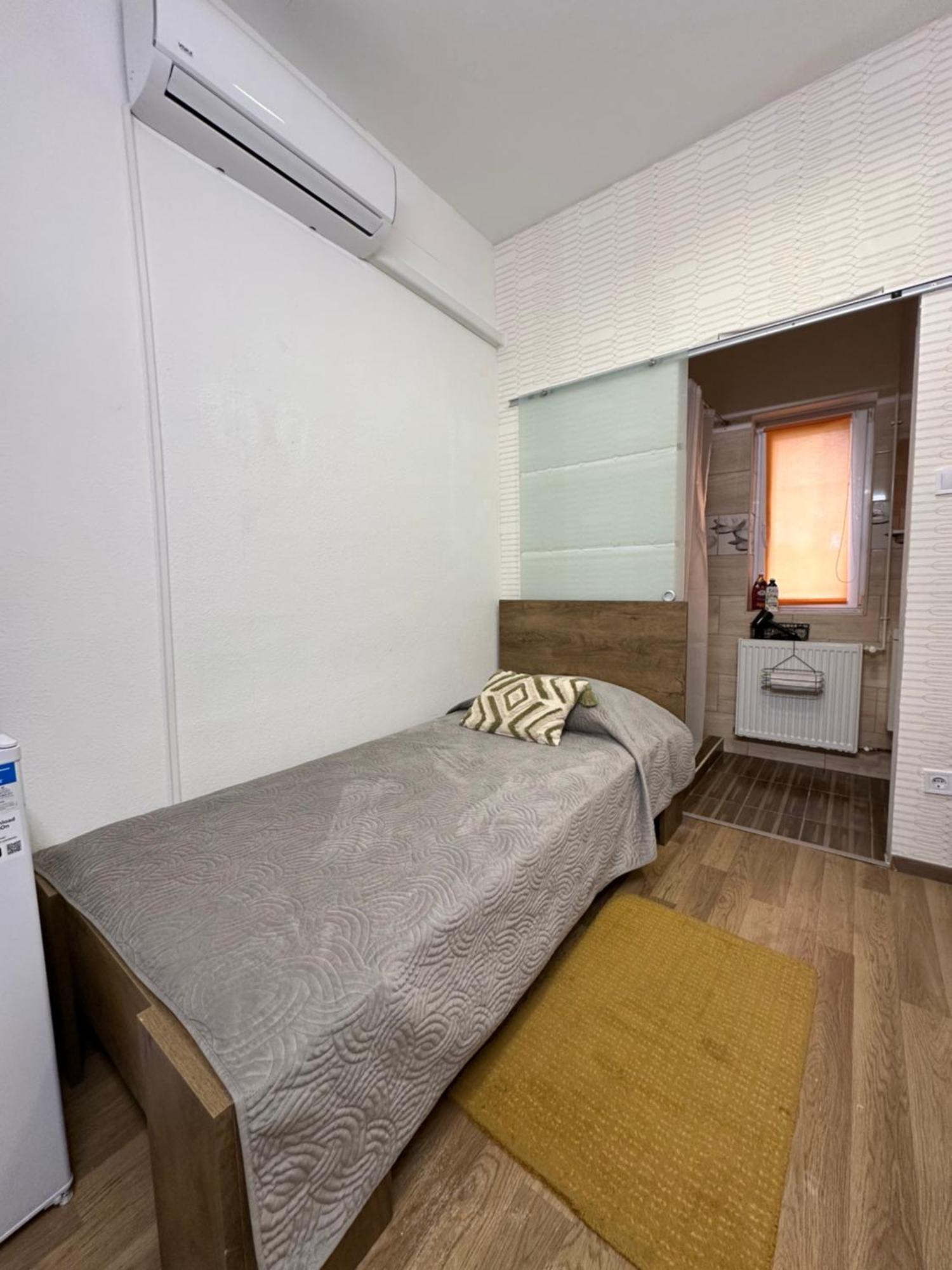 Airport17 B&B Вечеш Экстерьер фото