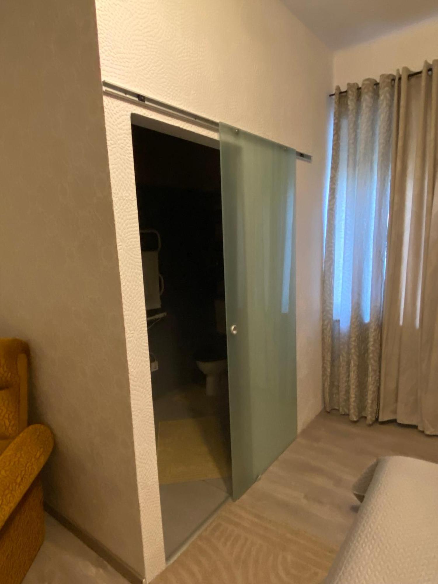Airport17 B&B Вечеш Экстерьер фото