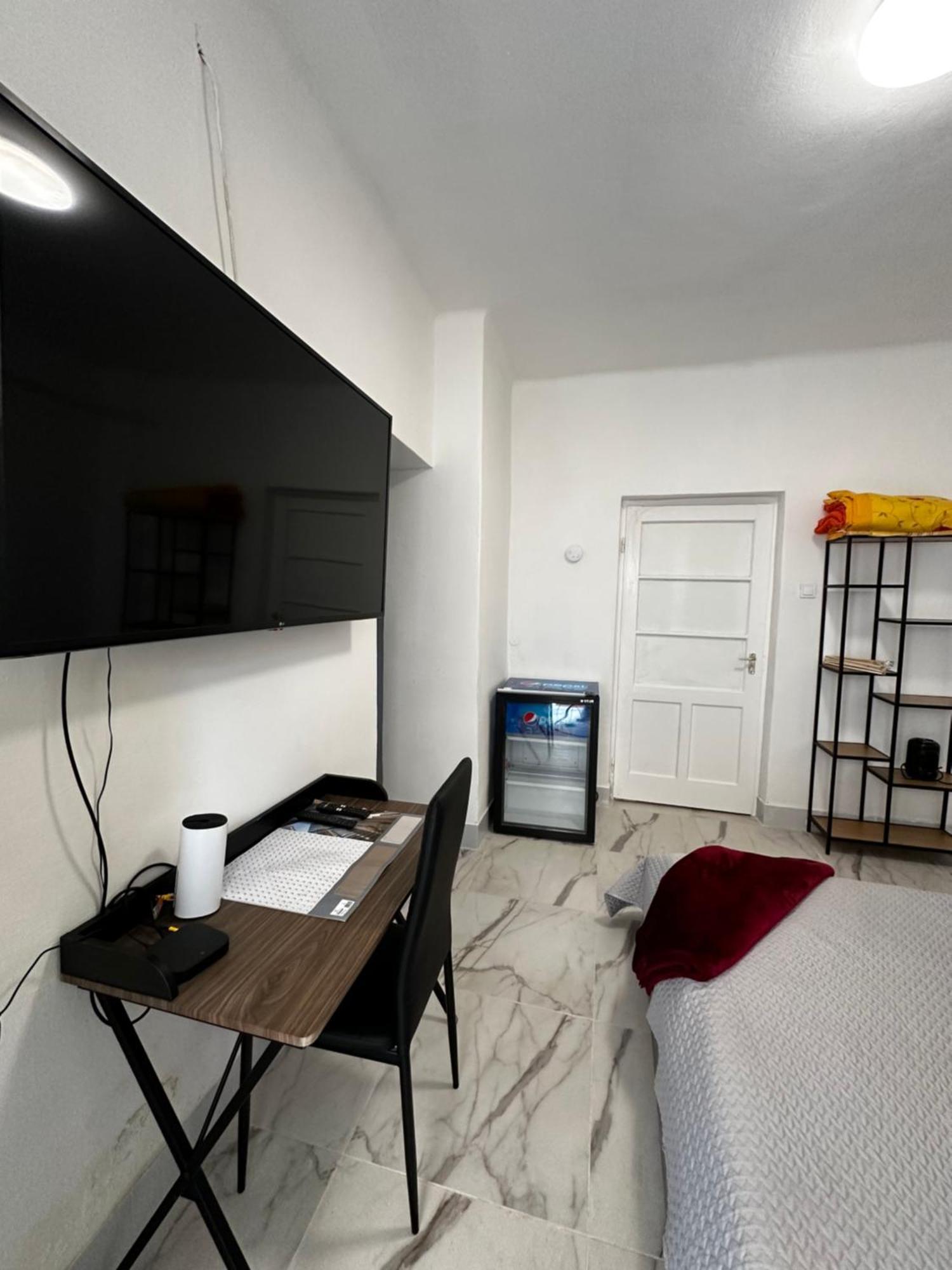 Airport17 B&B Вечеш Экстерьер фото