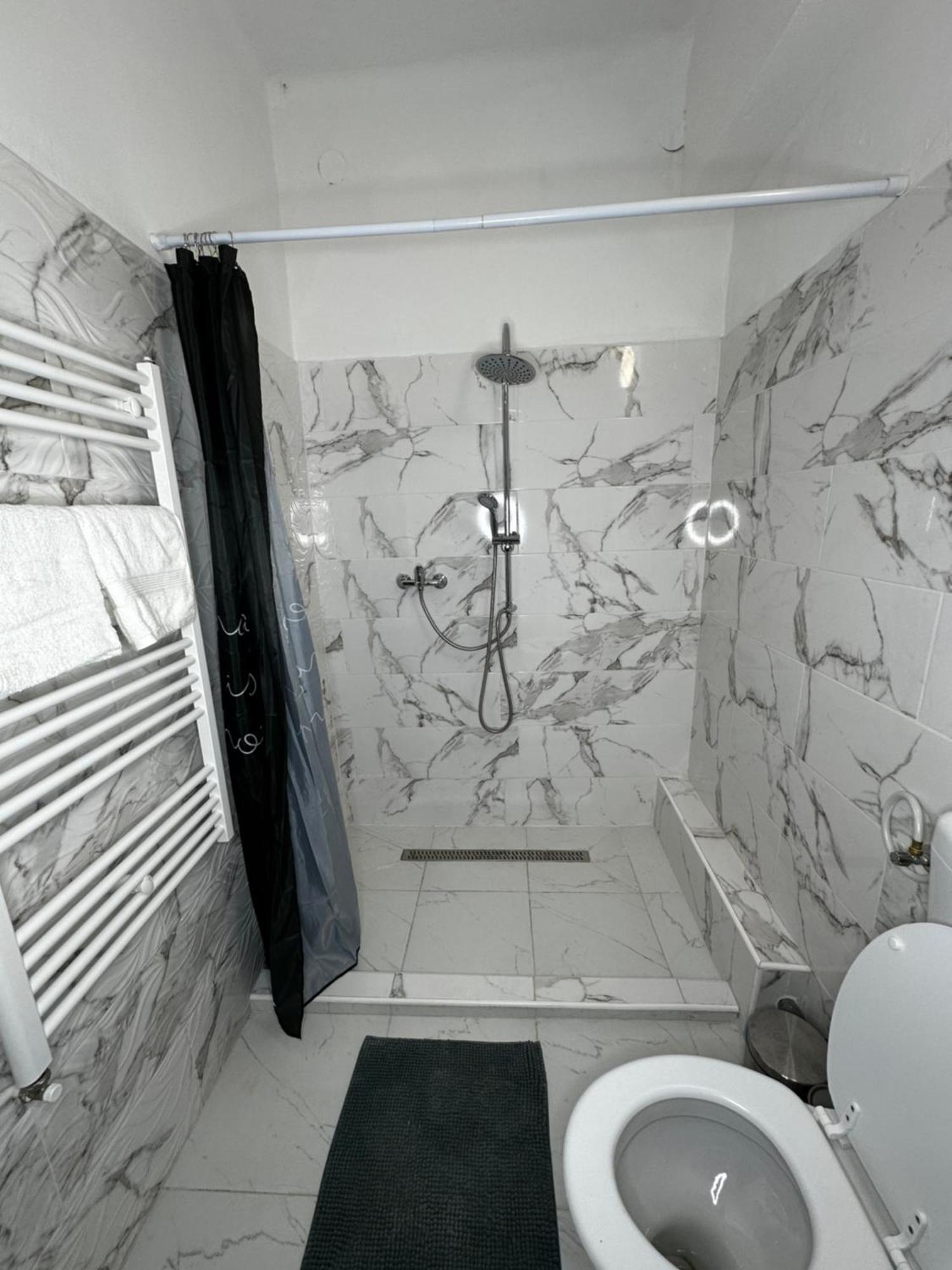 Airport17 B&B Вечеш Экстерьер фото