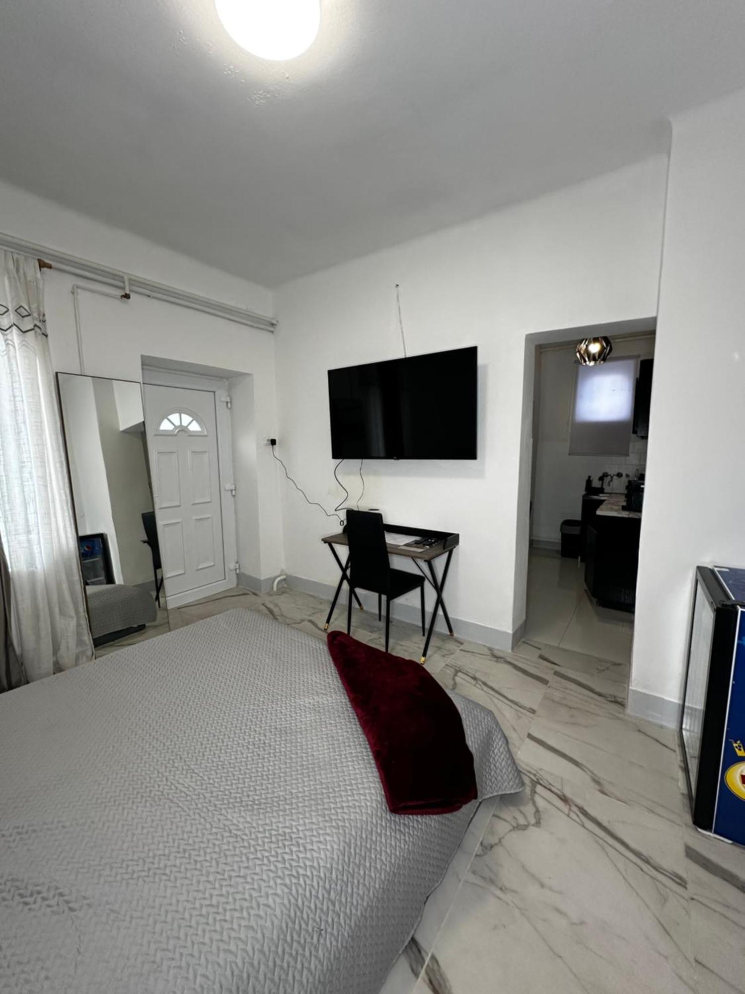 Airport17 B&B Вечеш Экстерьер фото
